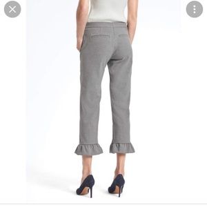 Banana republic crop ruffle hem “Logan” grey work trouser size 4